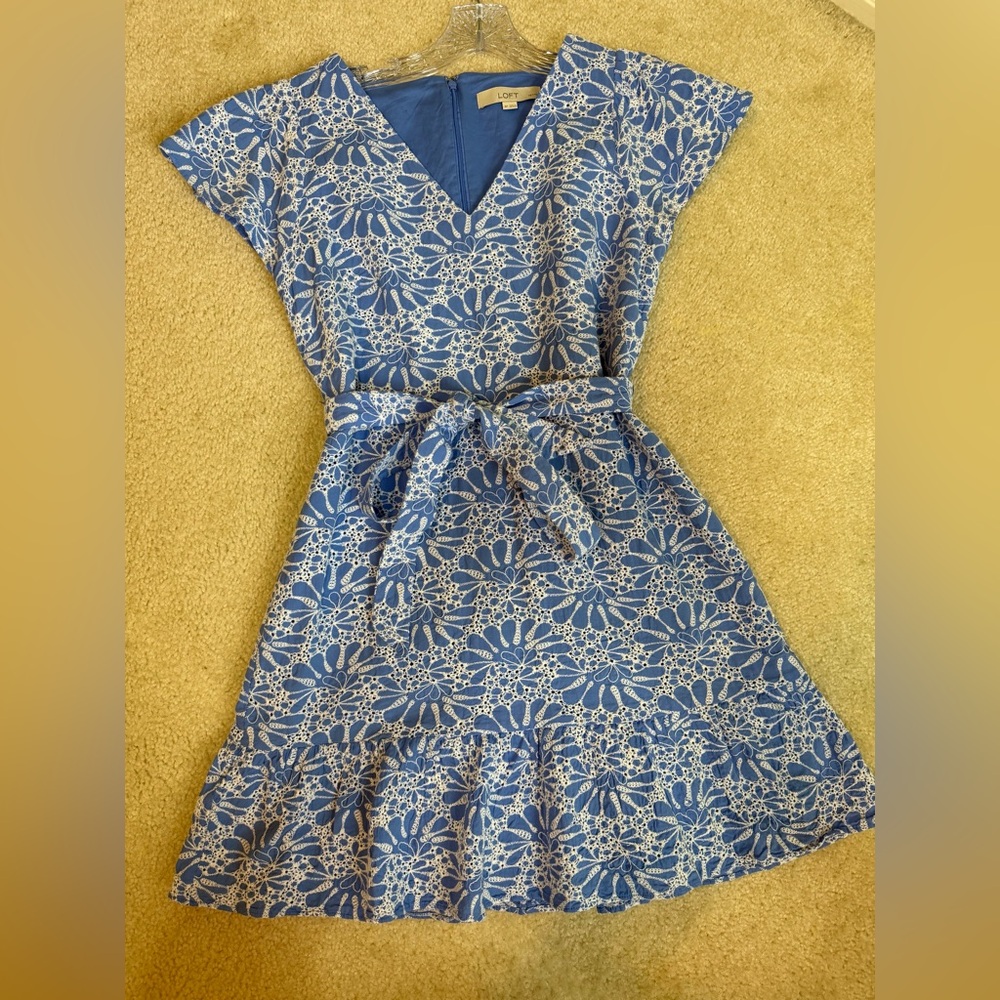 LOFT Blue & White Lace Dress ✨ Size 8P